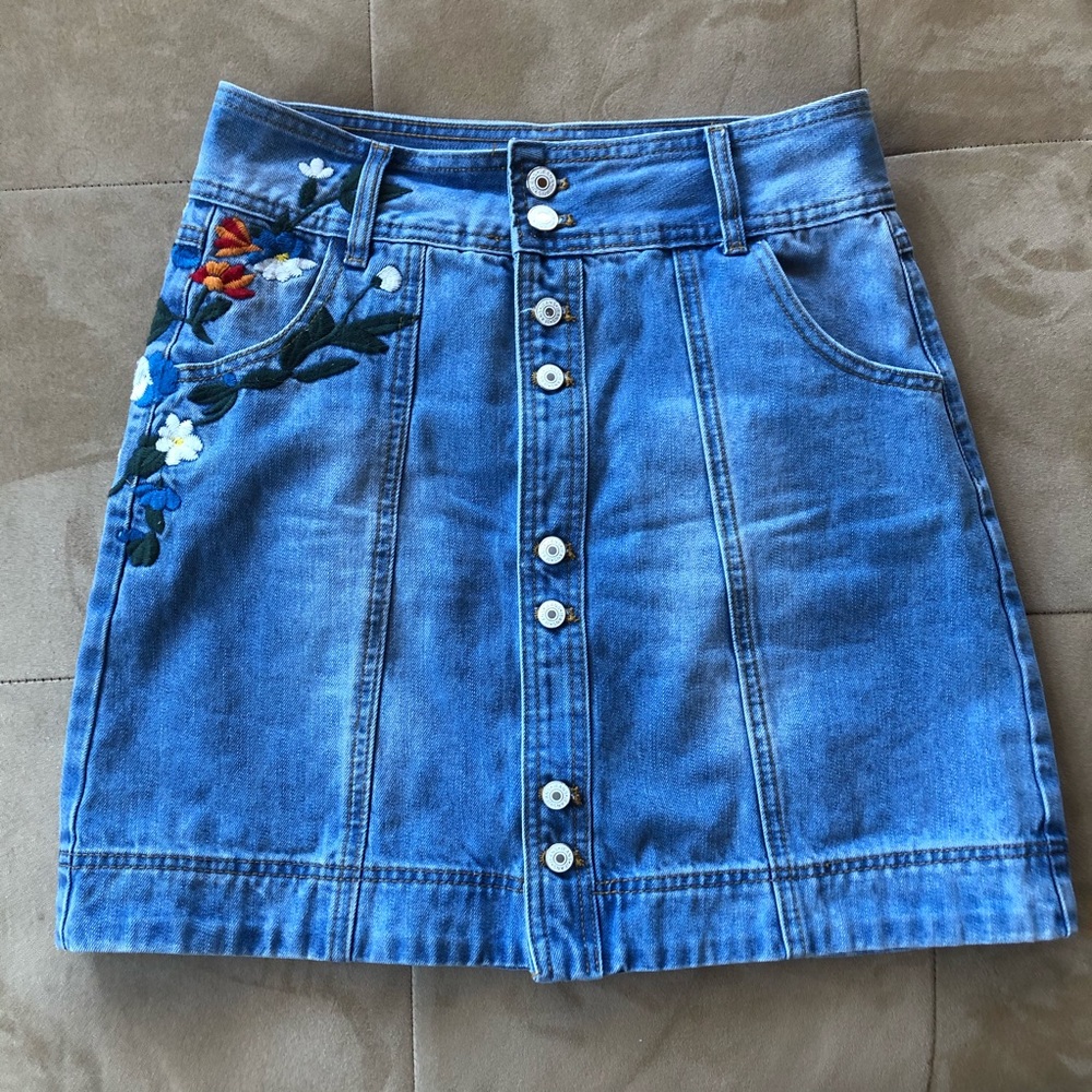 TH.REASA boho denim embroidered skirt size Large